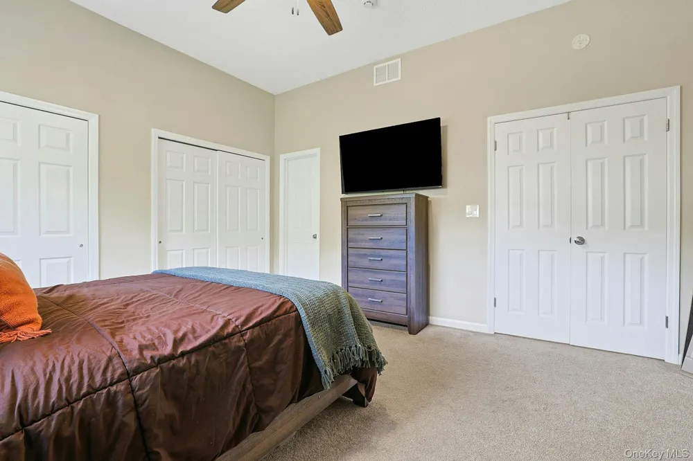 195 Treetop Circle Nanuet, NY 10954