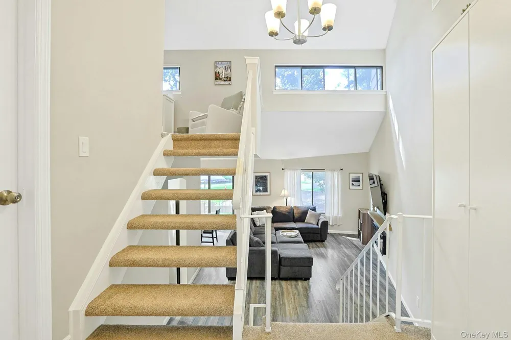195 Treetop Circle Nanuet, NY 10954