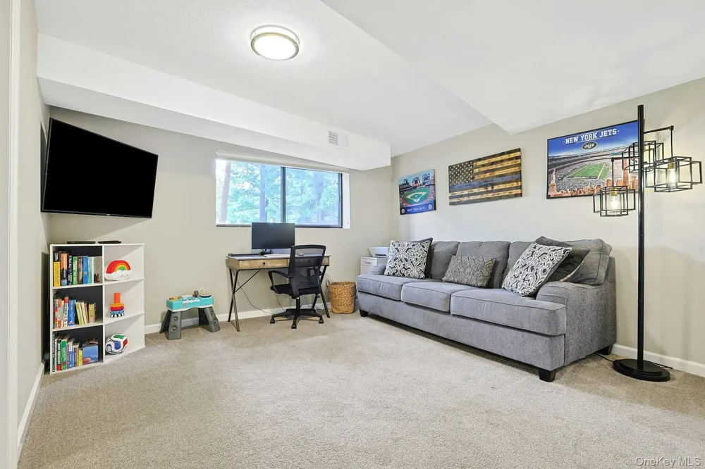 195 Treetop Circle Nanuet, NY 10954