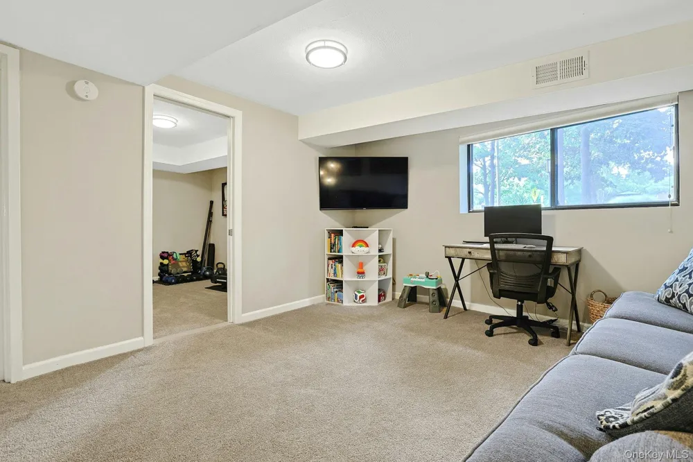 195 Treetop Circle Nanuet, NY 10954