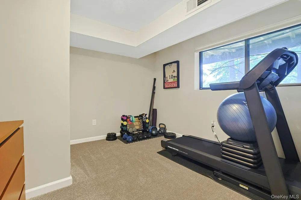 195 Treetop Circle Nanuet, NY 10954