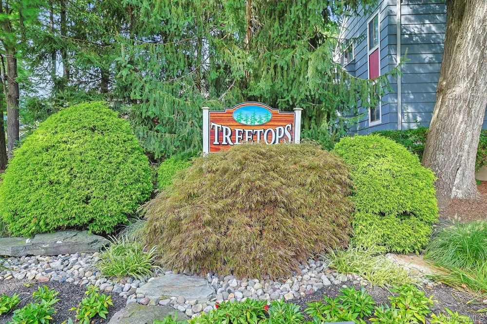 195 Treetop Circle Nanuet, NY 10954