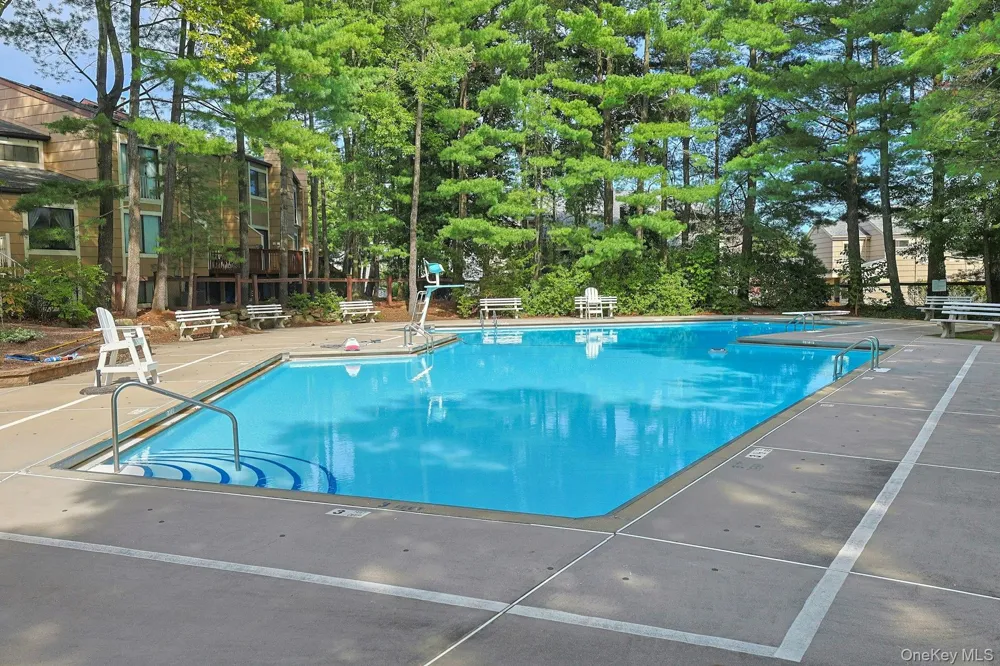 195 Treetop Circle Nanuet, NY 10954