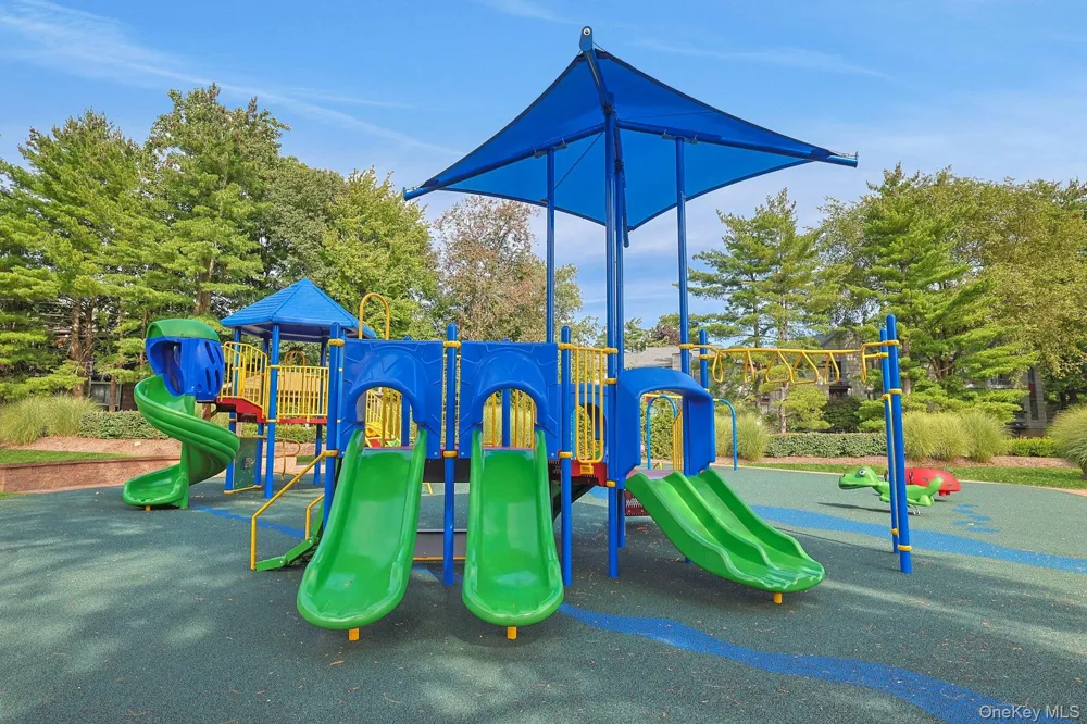 195 Treetop Circle Nanuet, NY 10954