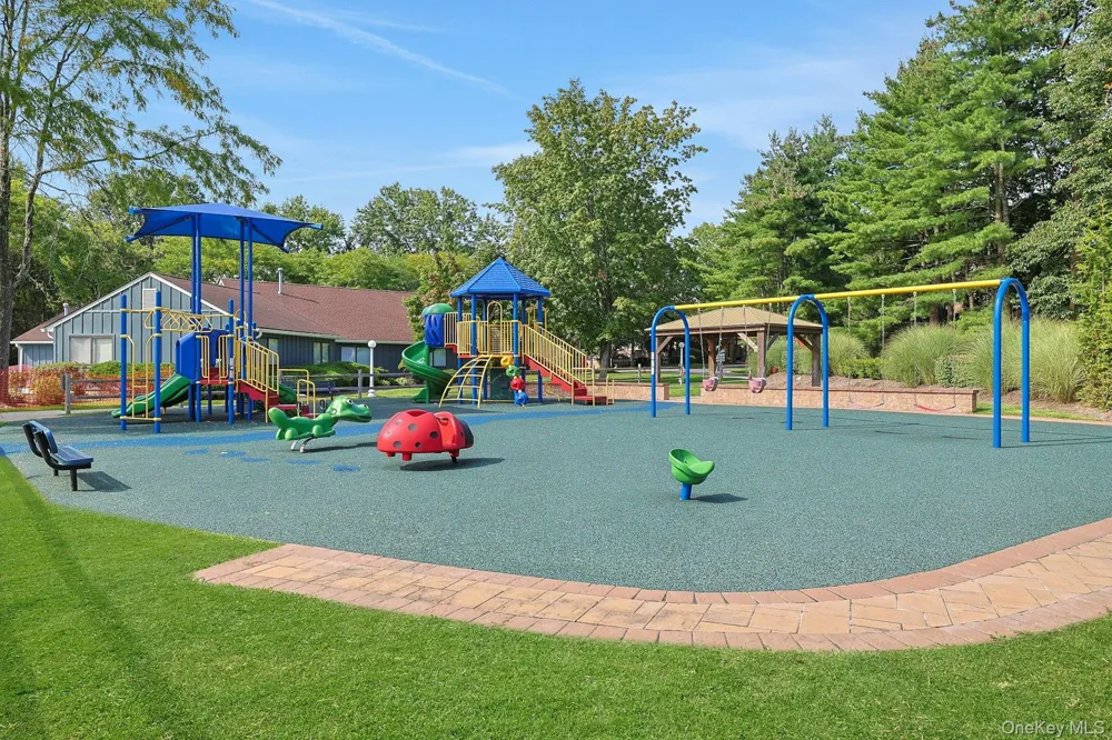 195 Treetop Circle Nanuet, NY 10954