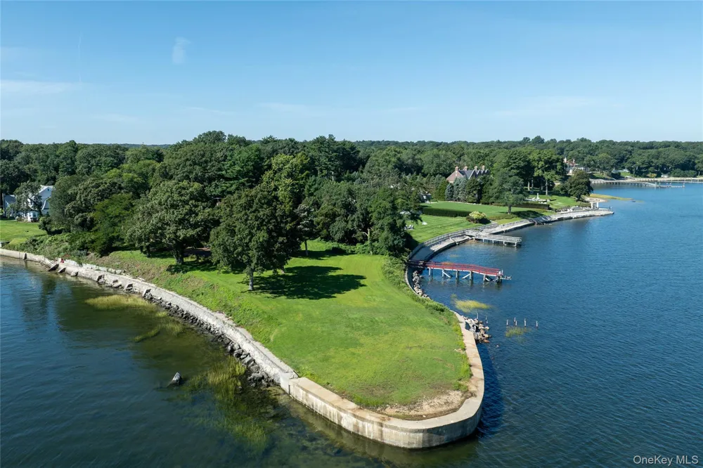 7 Lighthouse Point Lloyd Harbor, NY 11743