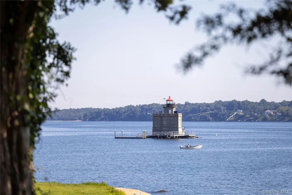 7 Lighthouse Point Lloyd Harbor, NY 11743