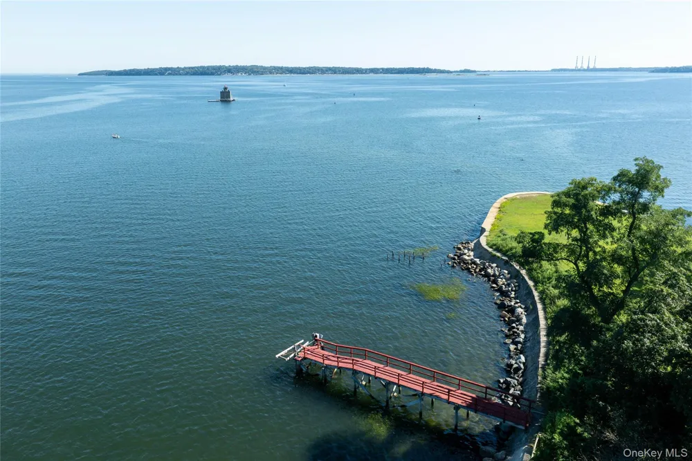 7 Lighthouse Point Lloyd Harbor, NY 11743