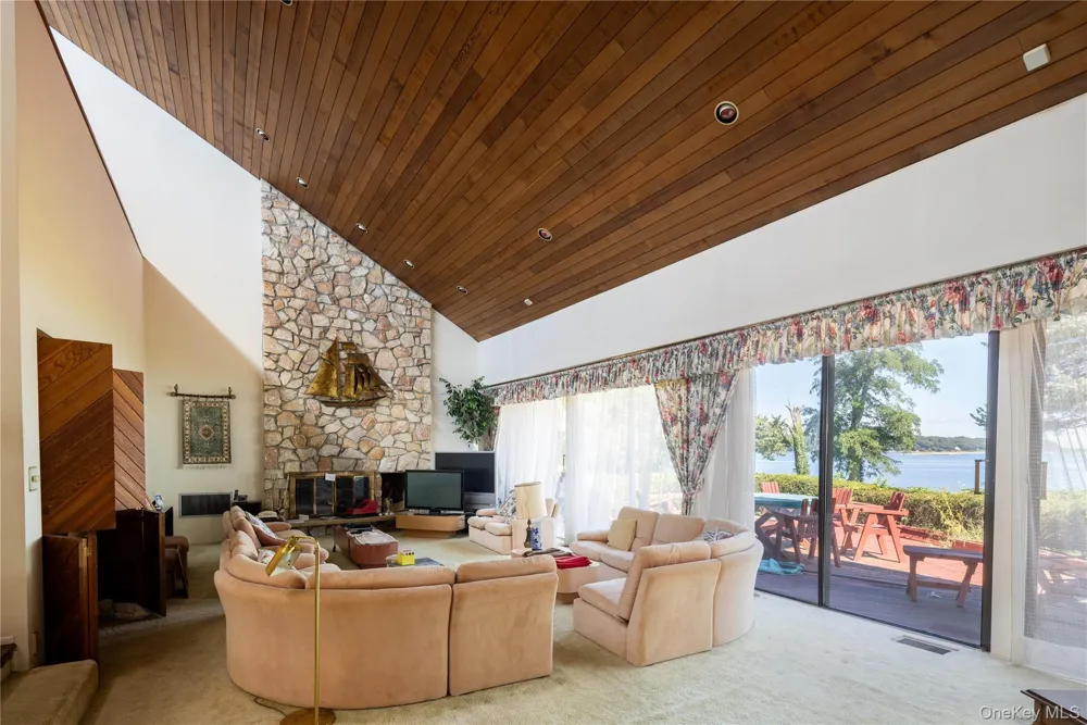 7 Lighthouse Point Lloyd Harbor, NY 11743