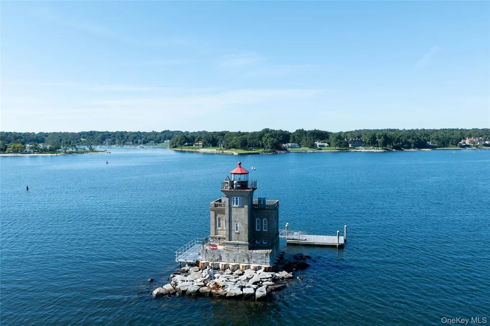 7 Lighthouse Point Lloyd Harbor, NY 11743