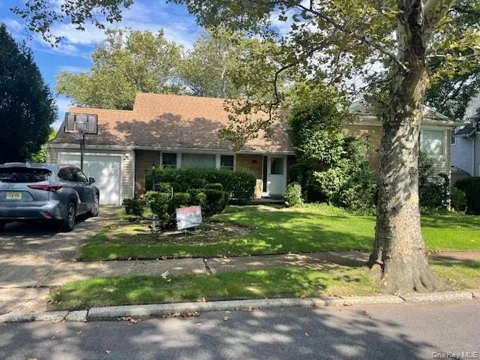 894 Lakeside Drive