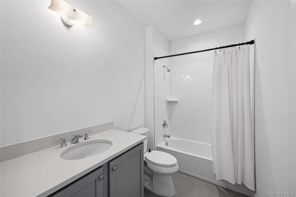 341 Aliana Avenue Yaphank, NY 11980