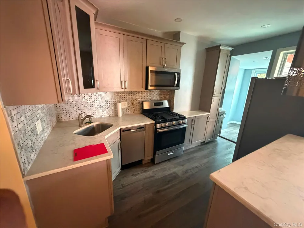 27 Stephens Court #1F Brooklyn, NY 11226