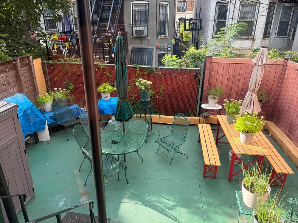 27 Stephens Court #1F Brooklyn, NY 11226