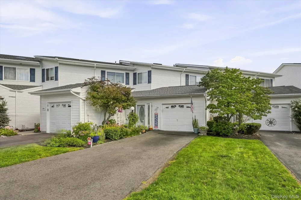 272 Tamerisk Lane New Windsor, NY 12553