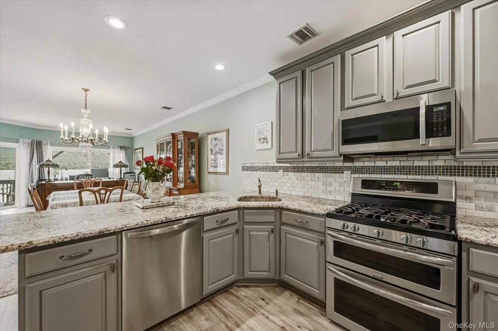 272 Tamerisk Lane New Windsor, NY 12553