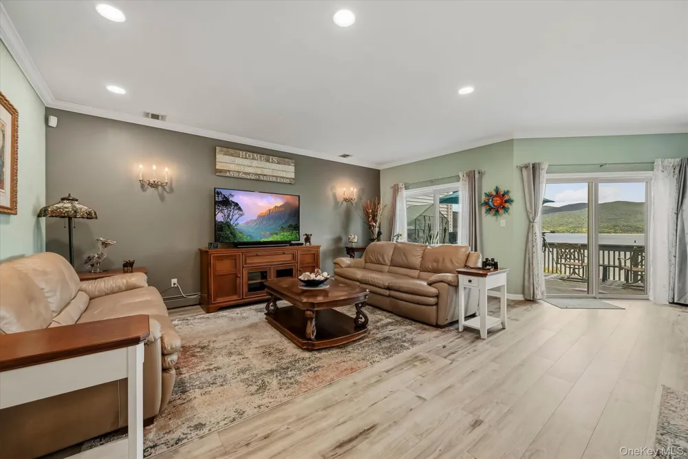 272 Tamerisk Lane New Windsor, NY 12553