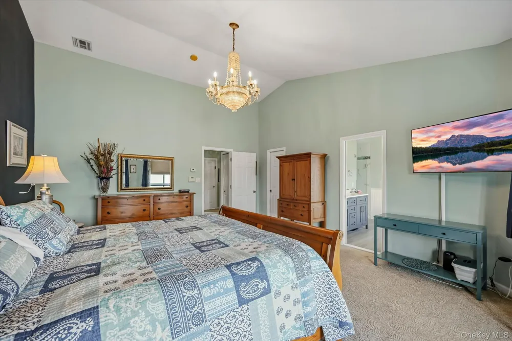272 Tamerisk Lane New Windsor, NY 12553