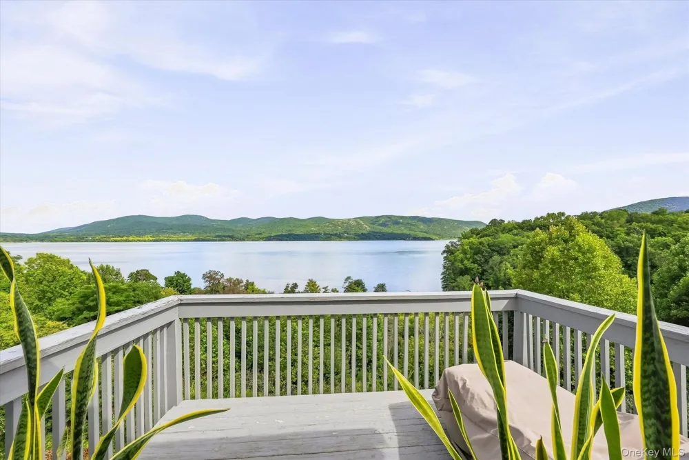 272 Tamerisk Lane New Windsor, NY 12553