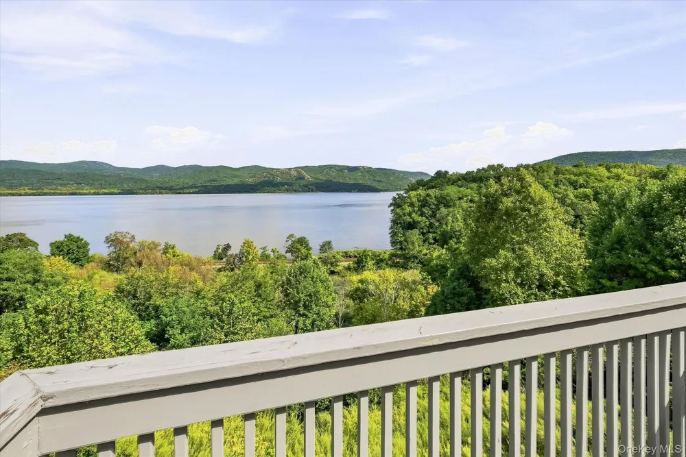 272 Tamerisk Lane New Windsor, NY 12553
