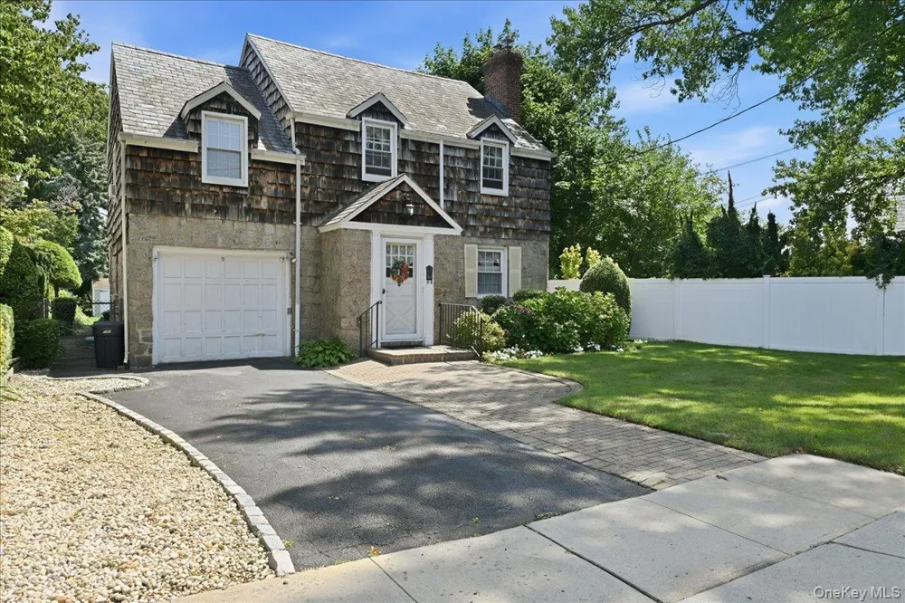 15 May Court Rockville Centre, NY 11570