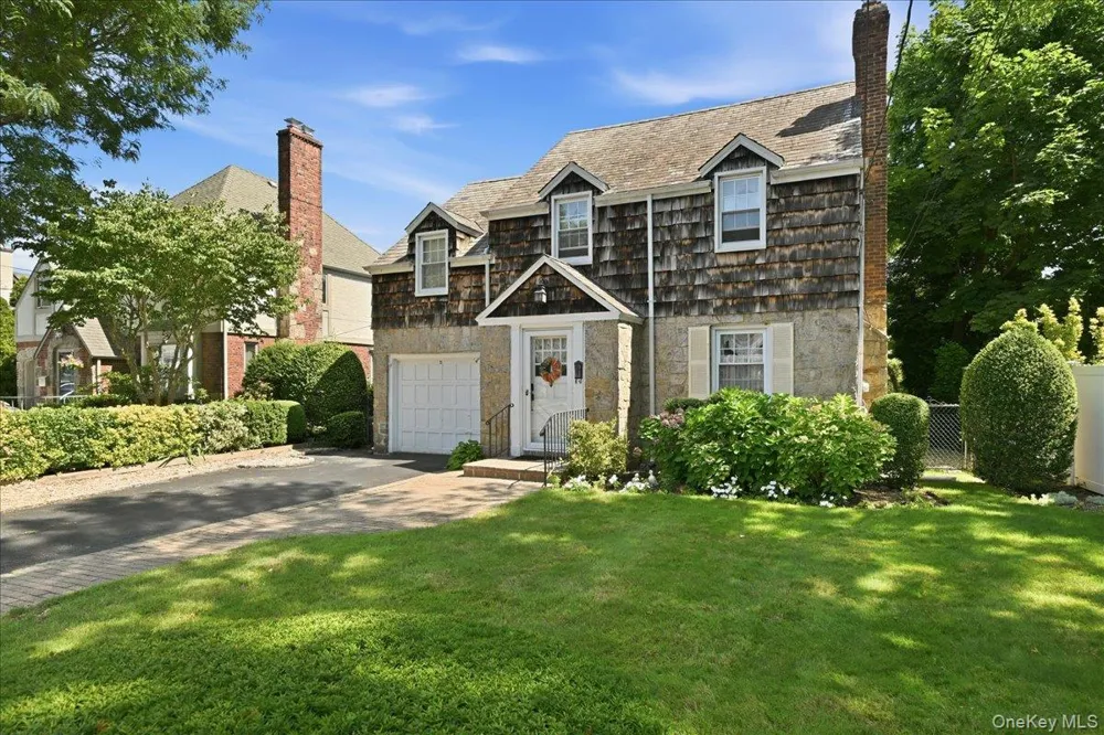 15 May Court Rockville Centre, NY 11570