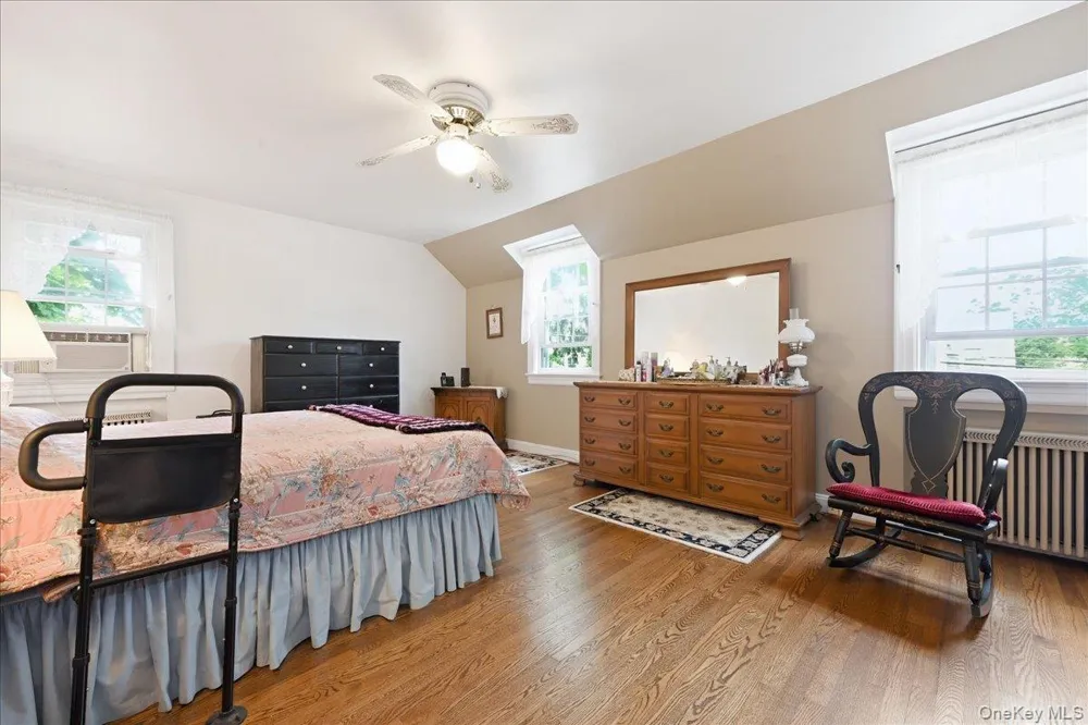 15 May Court Rockville Centre, NY 11570