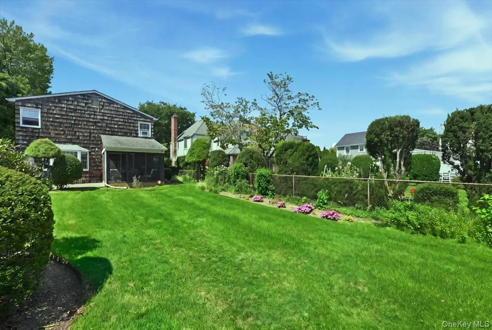 15 May Court Rockville Centre, NY 11570
