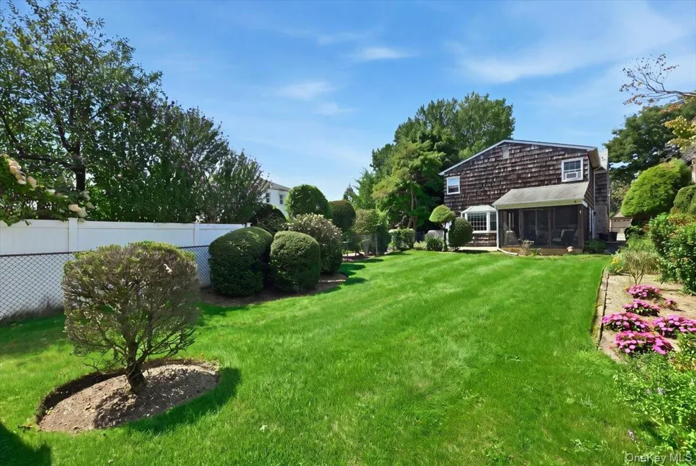 15 May Court Rockville Centre, NY 11570