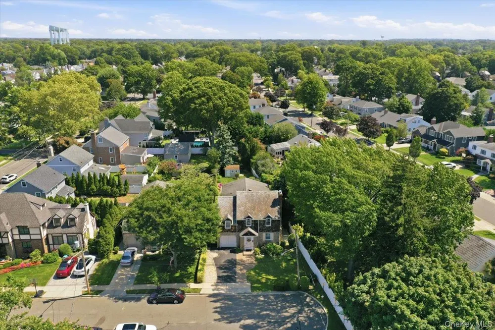 15 May Court Rockville Centre, NY 11570