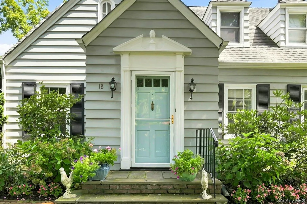 18 Matinecock Lane Locust Valley, NY 11560