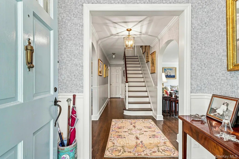 18 Matinecock Lane Locust Valley, NY 11560