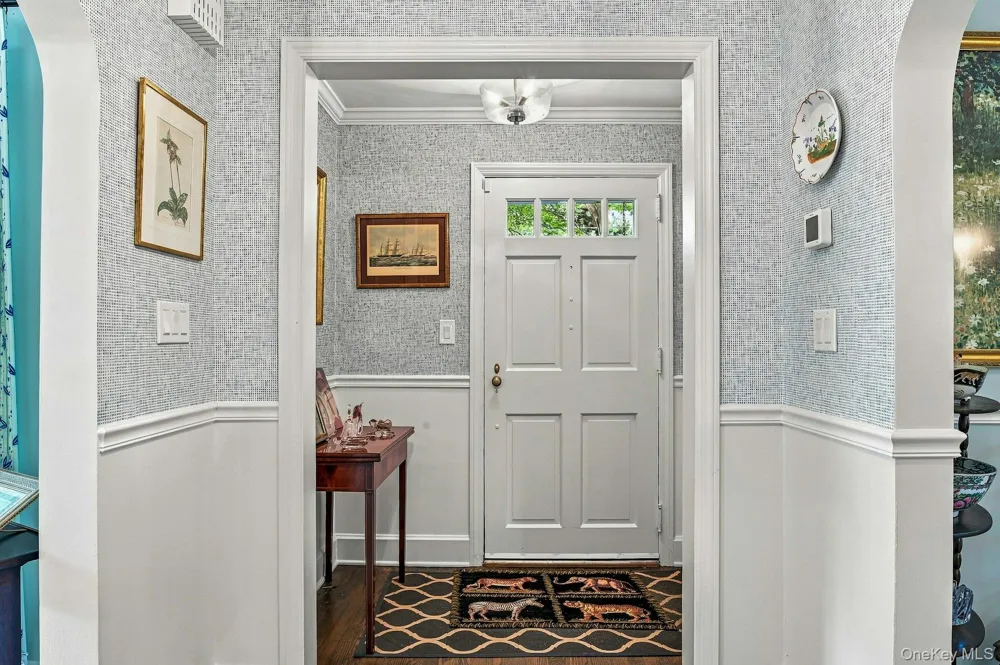 18 Matinecock Lane Locust Valley, NY 11560