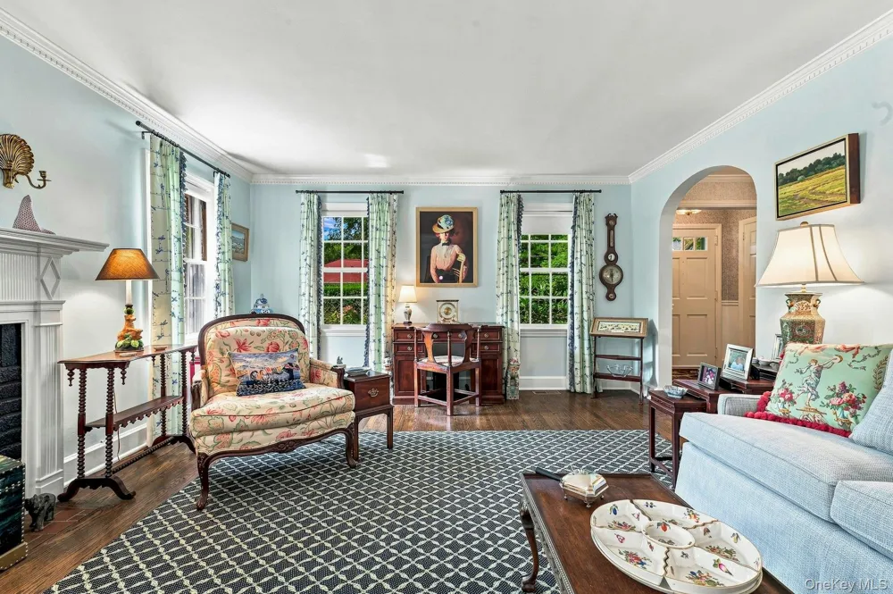 18 Matinecock Lane Locust Valley, NY 11560