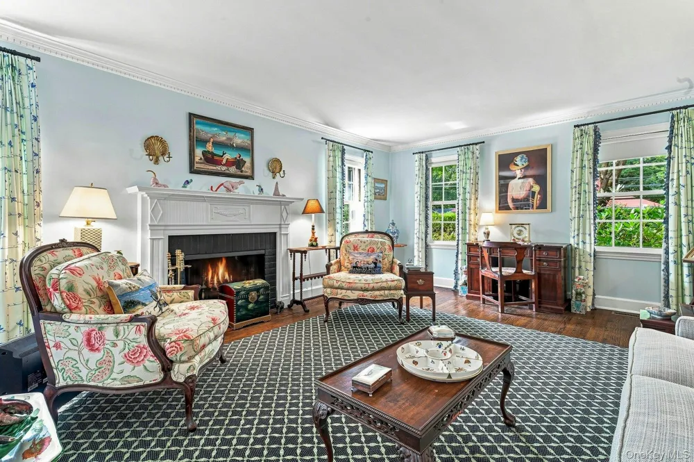 18 Matinecock Lane Locust Valley, NY 11560