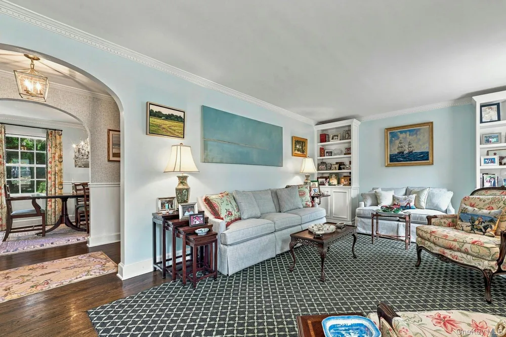 18 Matinecock Lane Locust Valley, NY 11560
