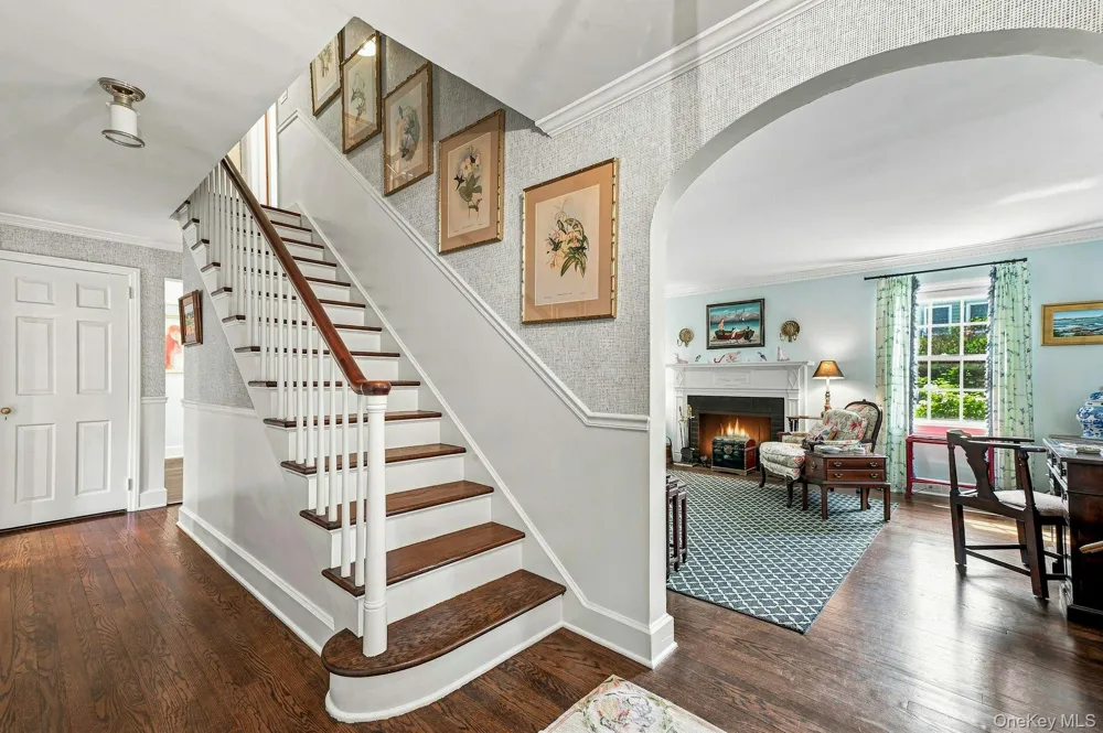 18 Matinecock Lane Locust Valley, NY 11560
