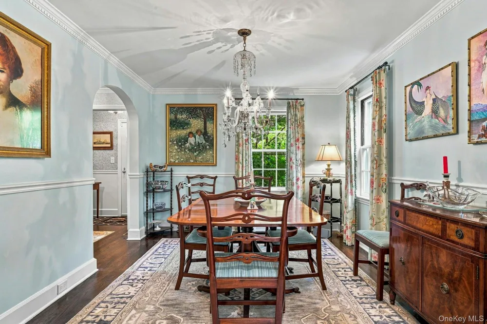 18 Matinecock Lane Locust Valley, NY 11560