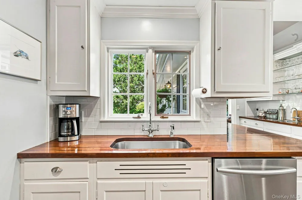 18 Matinecock Lane Locust Valley, NY 11560
