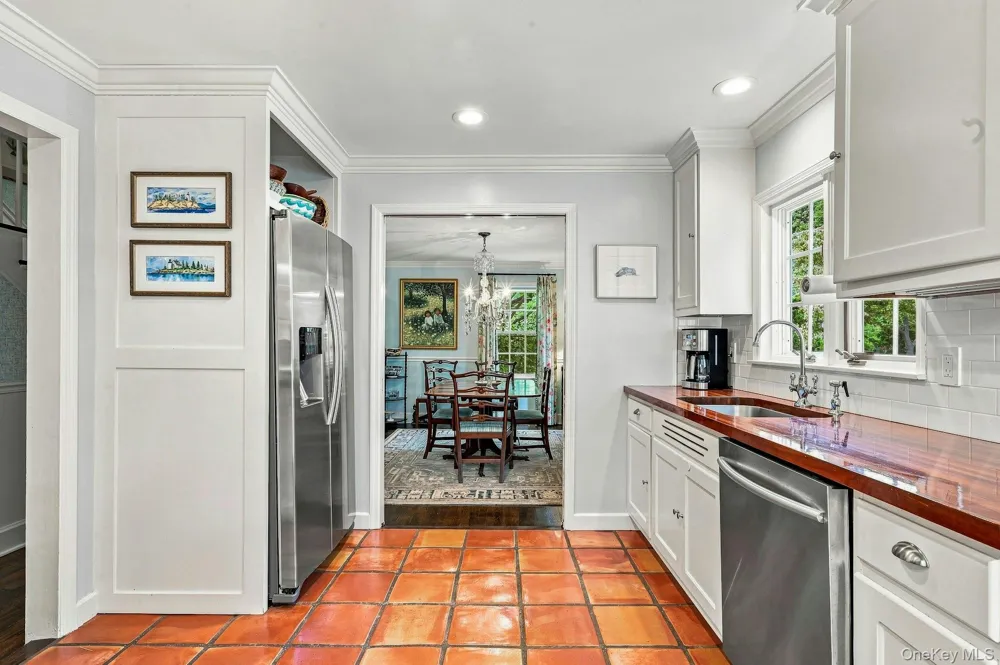 18 Matinecock Lane Locust Valley, NY 11560