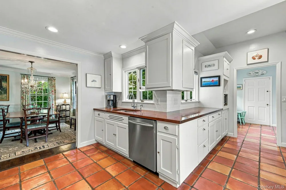 18 Matinecock Lane Locust Valley, NY 11560
