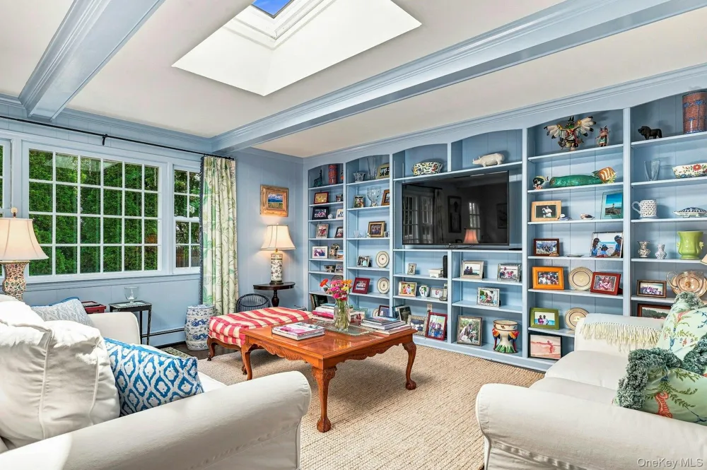 18 Matinecock Lane Locust Valley, NY 11560