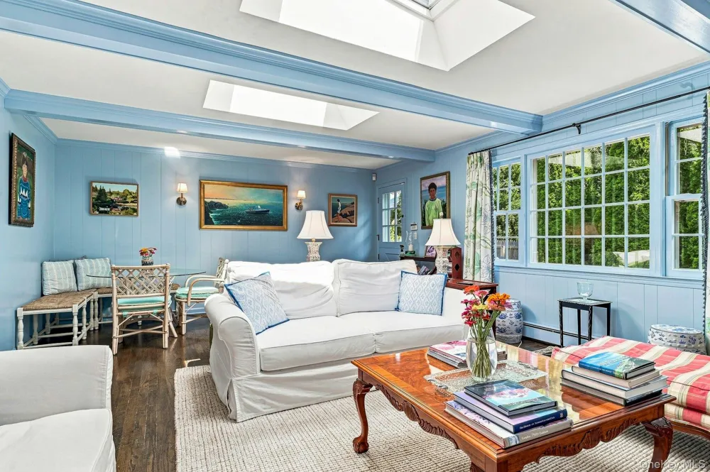 18 Matinecock Lane Locust Valley, NY 11560