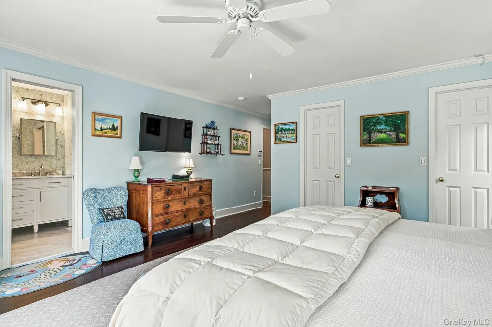 18 Matinecock Lane Locust Valley, NY 11560