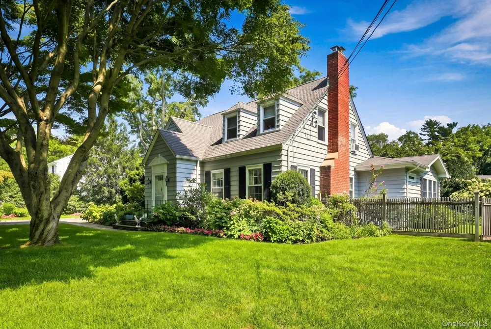 18 Matinecock Lane Locust Valley, NY 11560