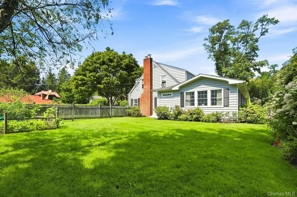 18 Matinecock Lane Locust Valley, NY 11560