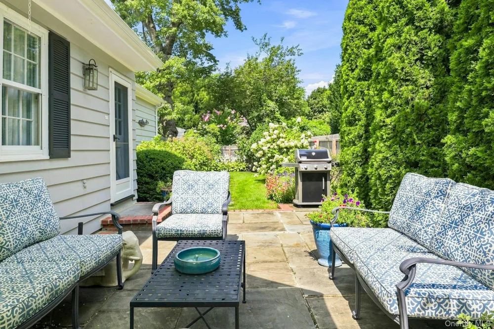 18 Matinecock Lane Locust Valley, NY 11560