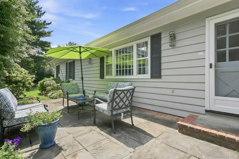18 Matinecock Lane Locust Valley, NY 11560