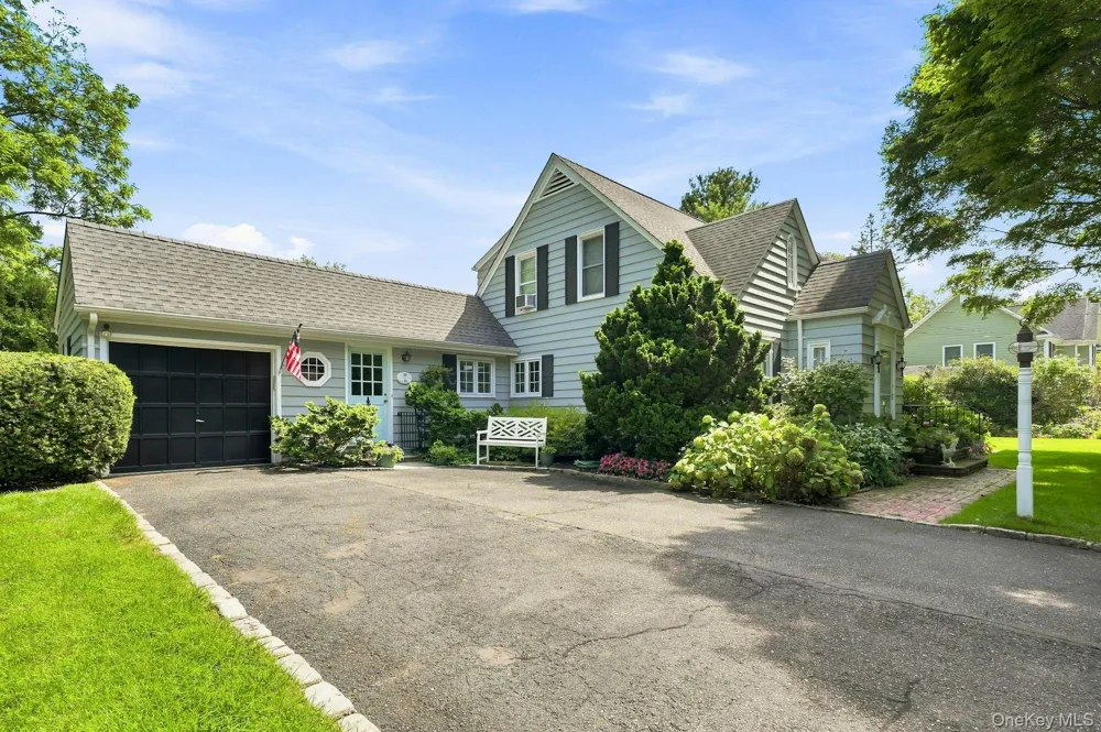 18 Matinecock Lane Locust Valley, NY 11560