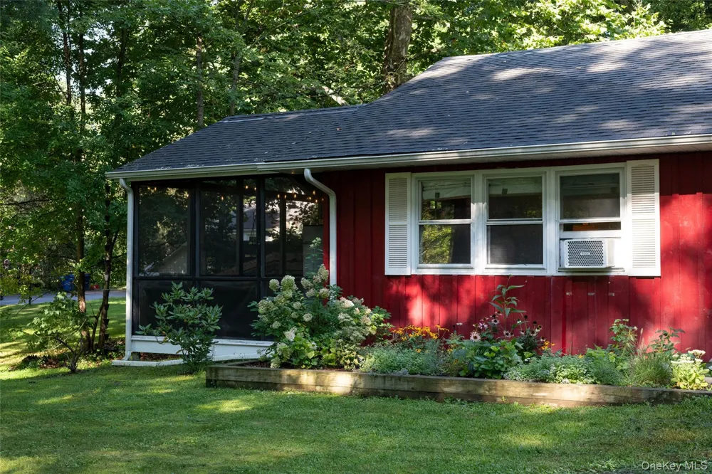 303 Sepasco Lake Drive Rhinebeck, NY 12572